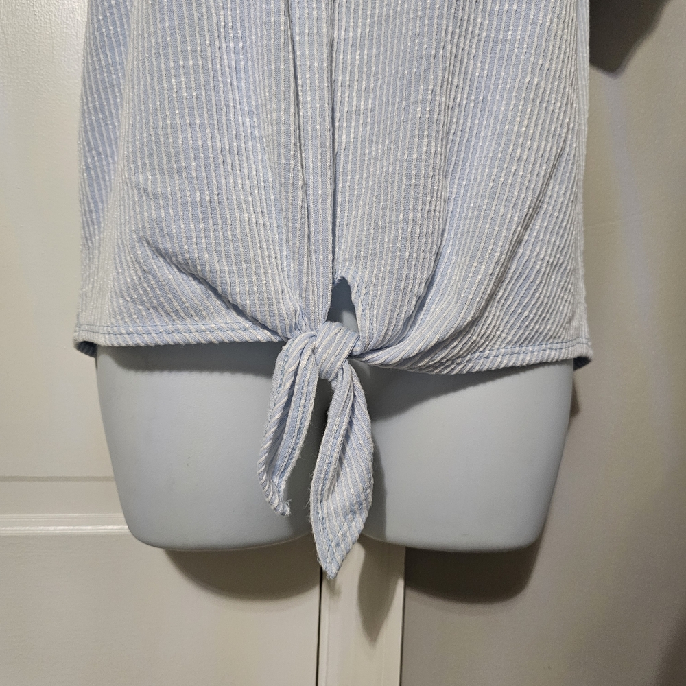 Elegant Light Gray Tie-Front Top - Picture 2 of 5